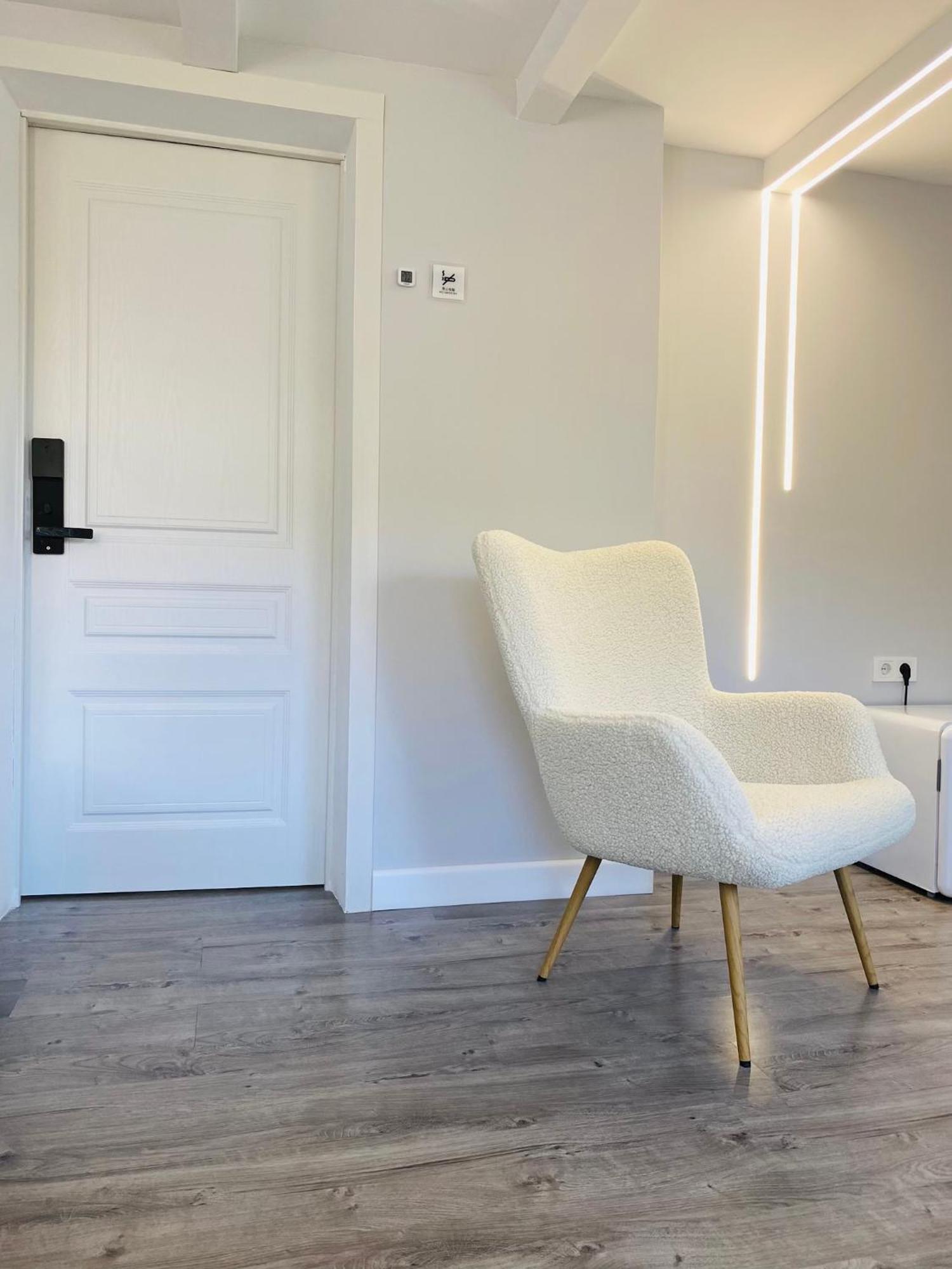 Express Inn Pʼotʼi Dış mekan fotoğraf