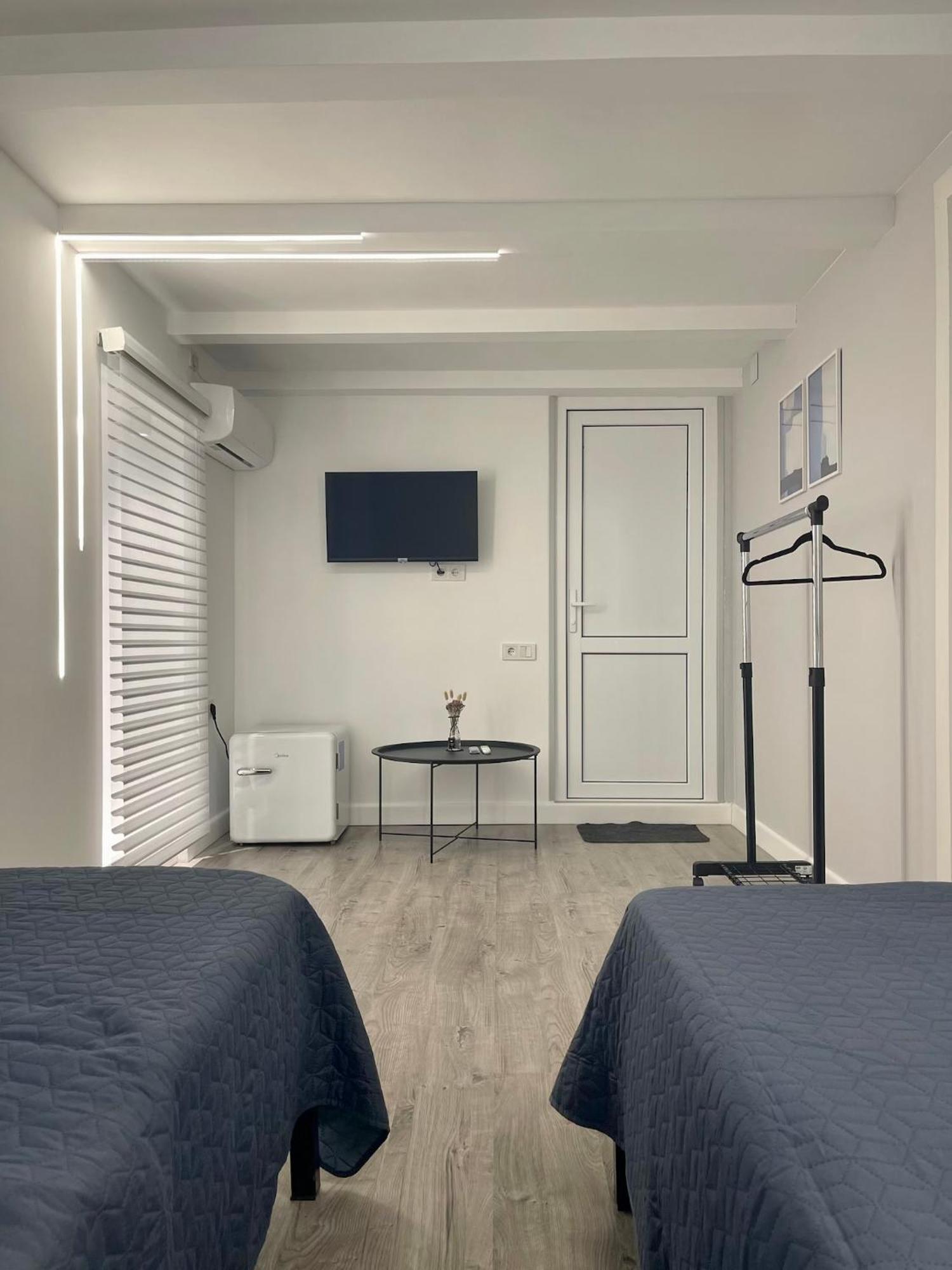 Express Inn Pʼotʼi Dış mekan fotoğraf
